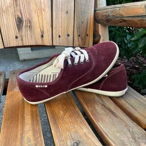 TAOS Guest Star Brick Red Corduroy Sneakers Womens Size 9.5 Burgundy Maroon